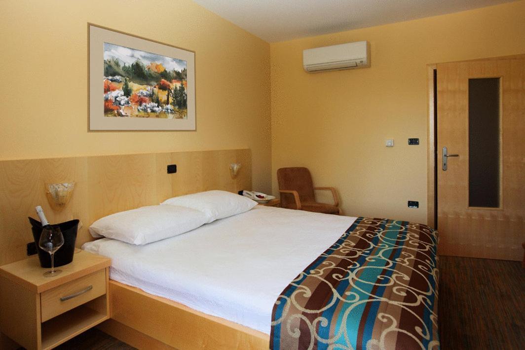 Bed And Breakfast Malovec Divača Eksteriør bilde